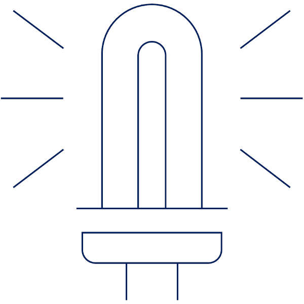 Eine einfache Umrisszeichnung einer Glühbirne mit Lichtstrahlen, die von der Basis ausgehen.