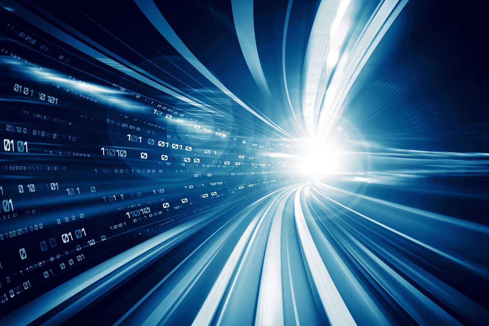 Ein digitales, abstraktes Bild von fließenden Linien und Binärdaten, das ein Gefühl von Geschwindigkeit und Technologie vermittelt.