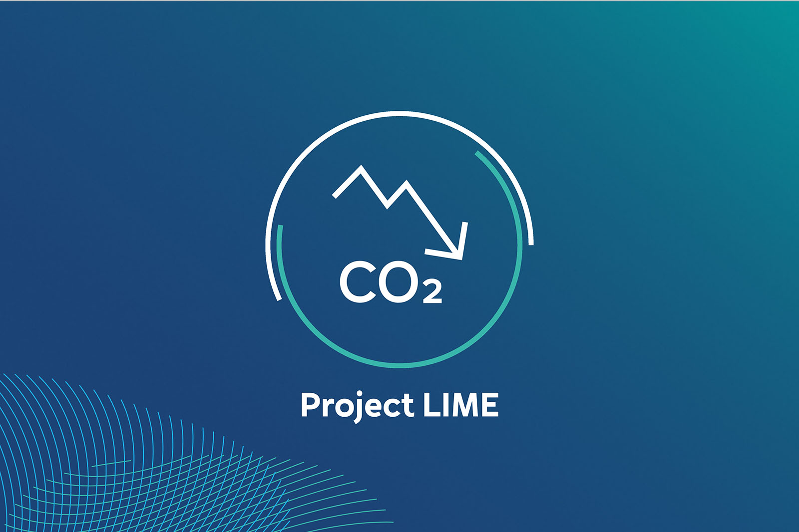 Weißes rundes Logo auf einem türkis-blauen Verlaufshintergrund mit stilisierten Bergen, einem nach unten zeigenden Pfeil, „CO2“ im Kreis und der Aufschrift „Project LIME“ darunter.